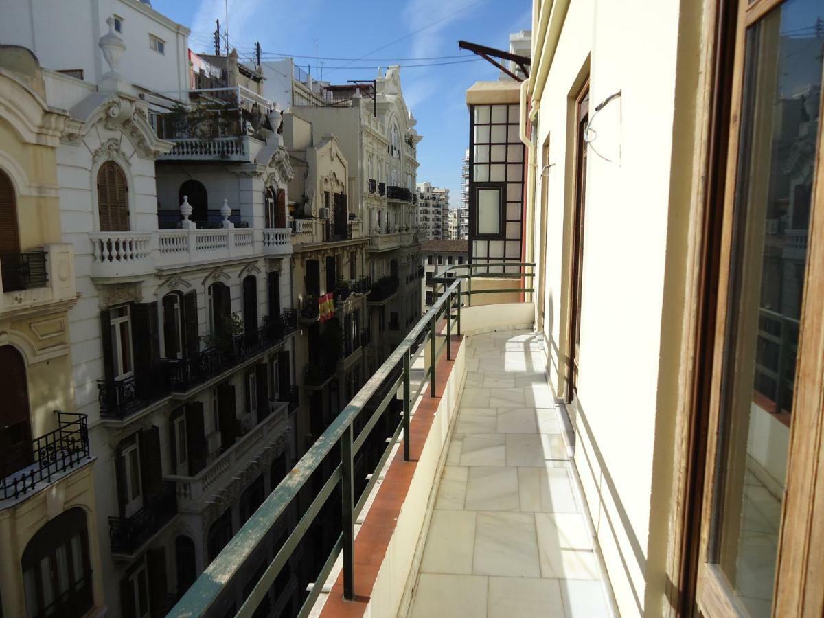 Entre La Estacion Y El Ayuntamiento Apartment Valencia Luaran gambar