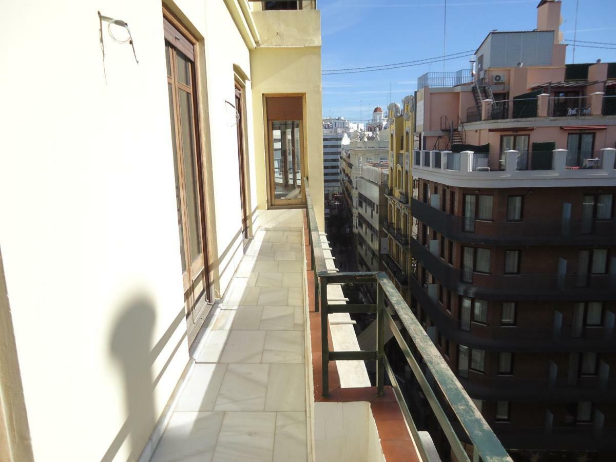 Entre La Estacion Y El Ayuntamiento Apartment Valencia Luaran gambar